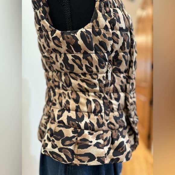 White House Black Market SIZE S TAN BROWN/BLACK ANIMAL PRINT PUFFER LADIES VEST - Picture 5 of 5